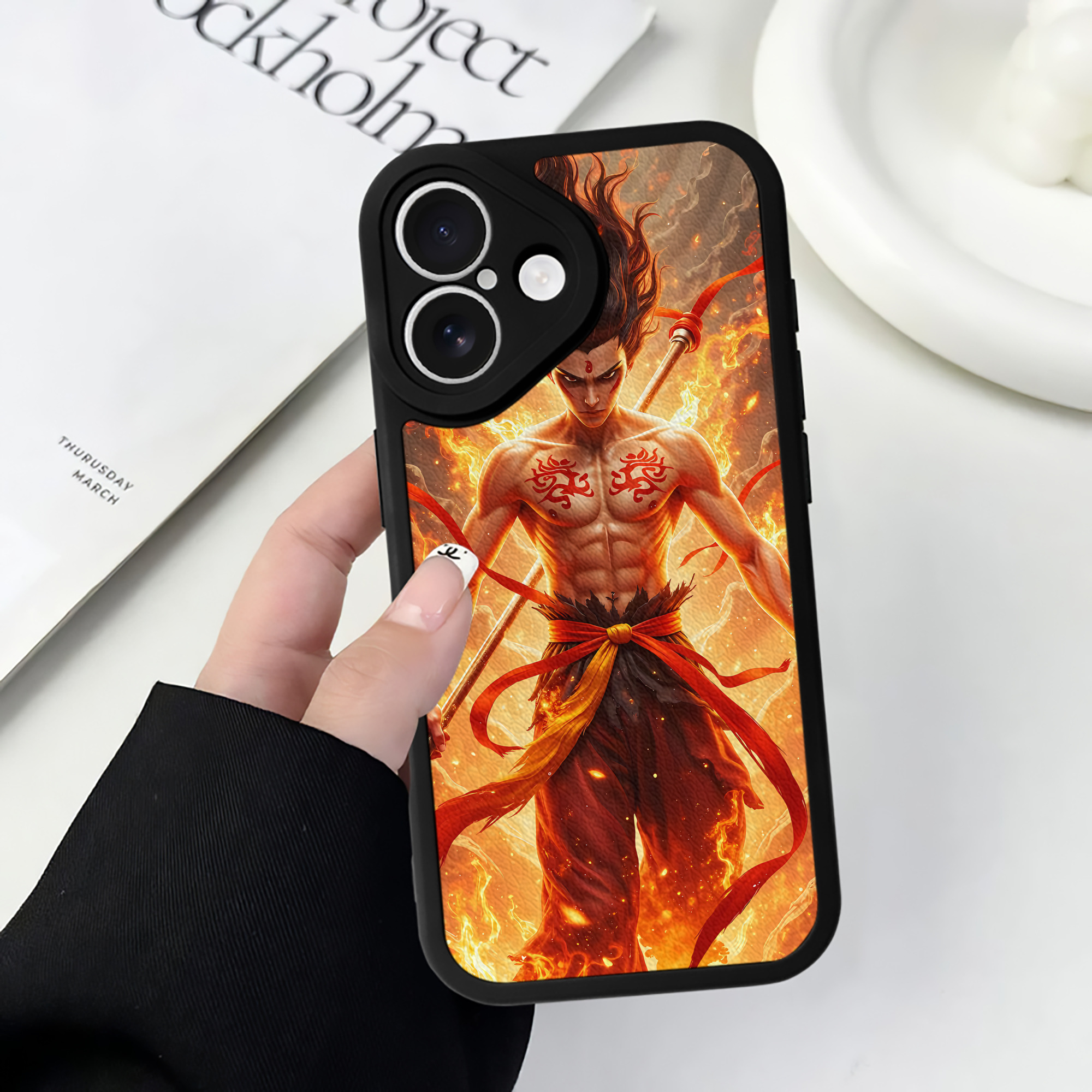 （画像用） Ne Zha 2 ナタ 魔童の大暴れ 【iPhone 16シリーズ対応】シリコンスマホケース（レザー調） 材質：シリコン